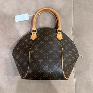 Louis Vuitton Monogram Ellipse Handbag